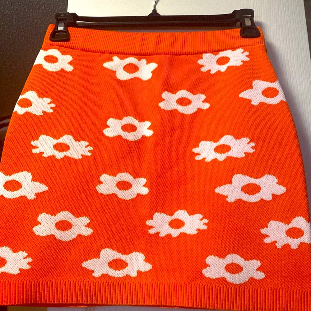 Flowered stretch skirt